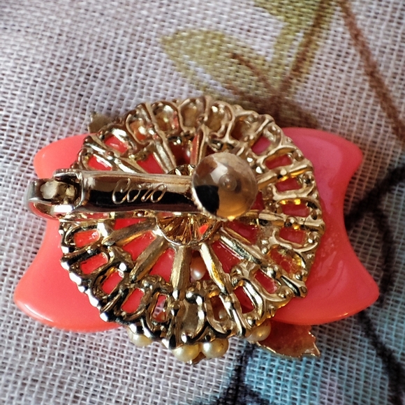 Orange Tangerine Orange Screwback Clip Vintage Coro Lucite Vintage Earrings EUC - Picture 8 of 9